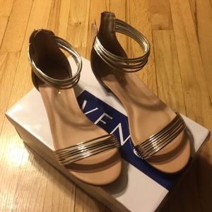 Venus sandals